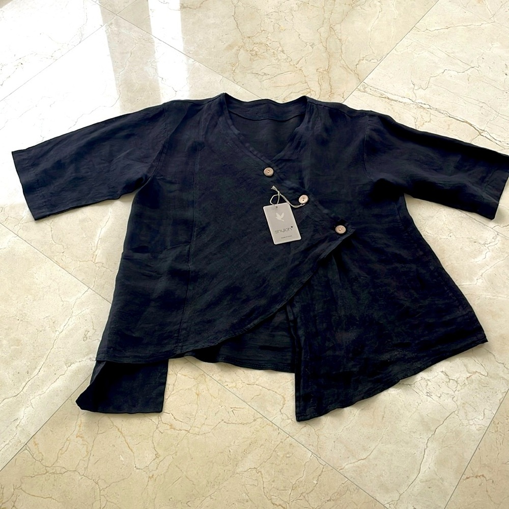 NEW SHYLOH BLACK LINEN TOP WITH BUTTONS